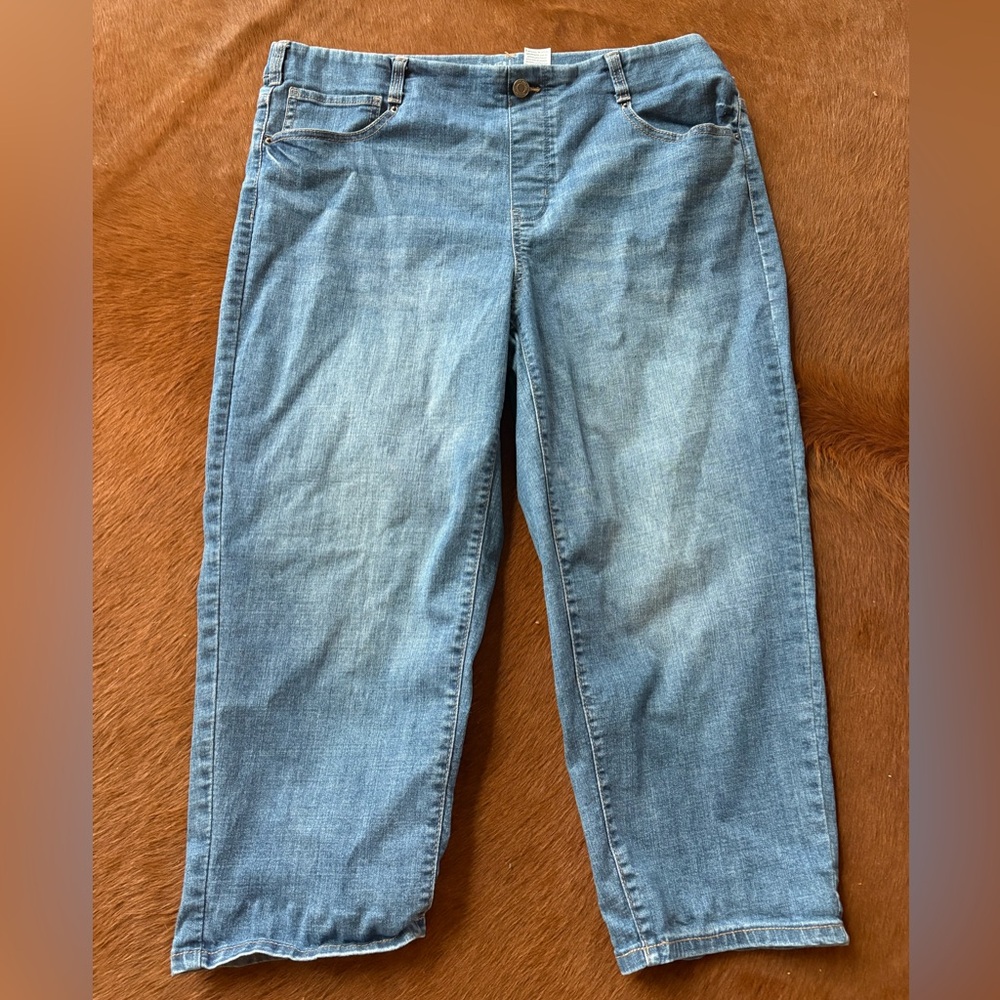 Time and Tru med blue crop Ankle Jeansflat front